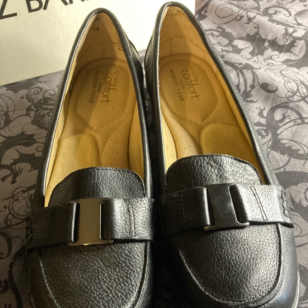 Comfortable black flats, women’s size 9.5 M